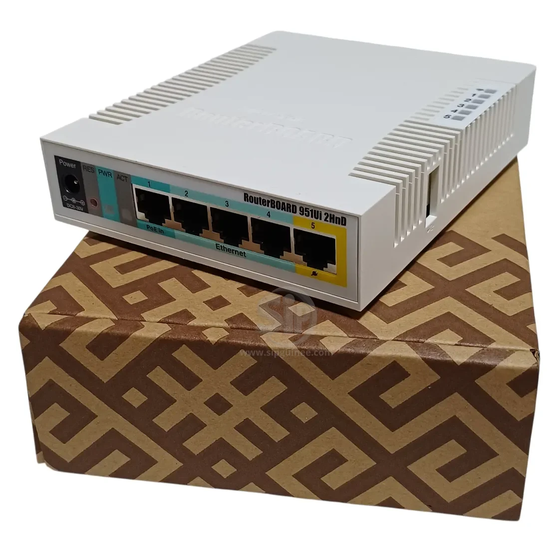 Routeur WiFi MikroTik RB951Ui‑2HnD 5 ports Ethernet + PoE‑out